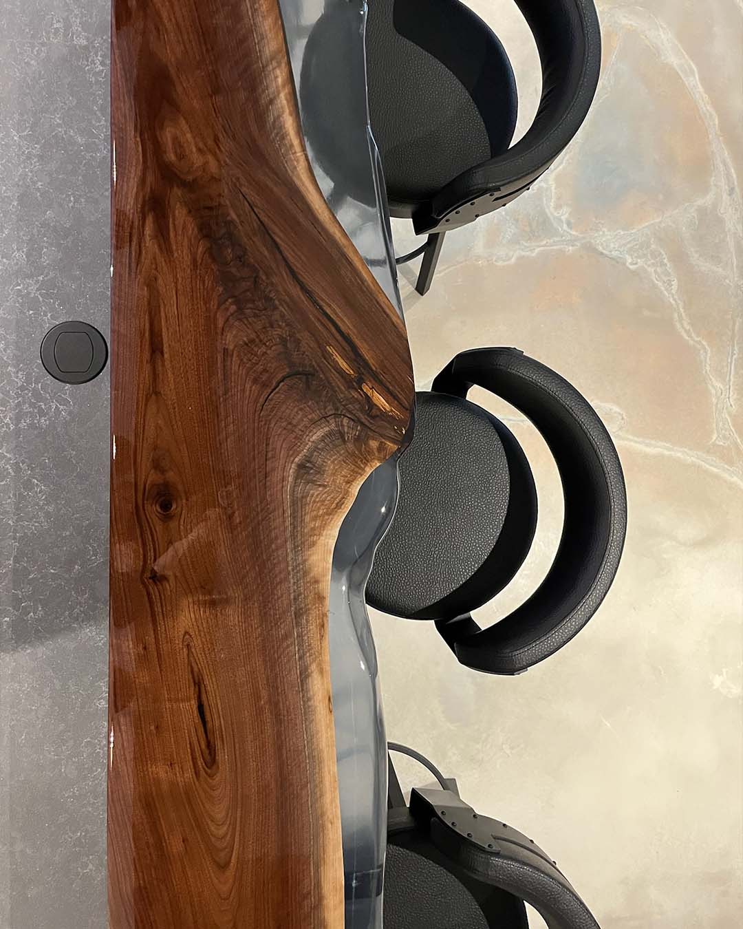 maison-cadieux-black-epoxy-wood-bar