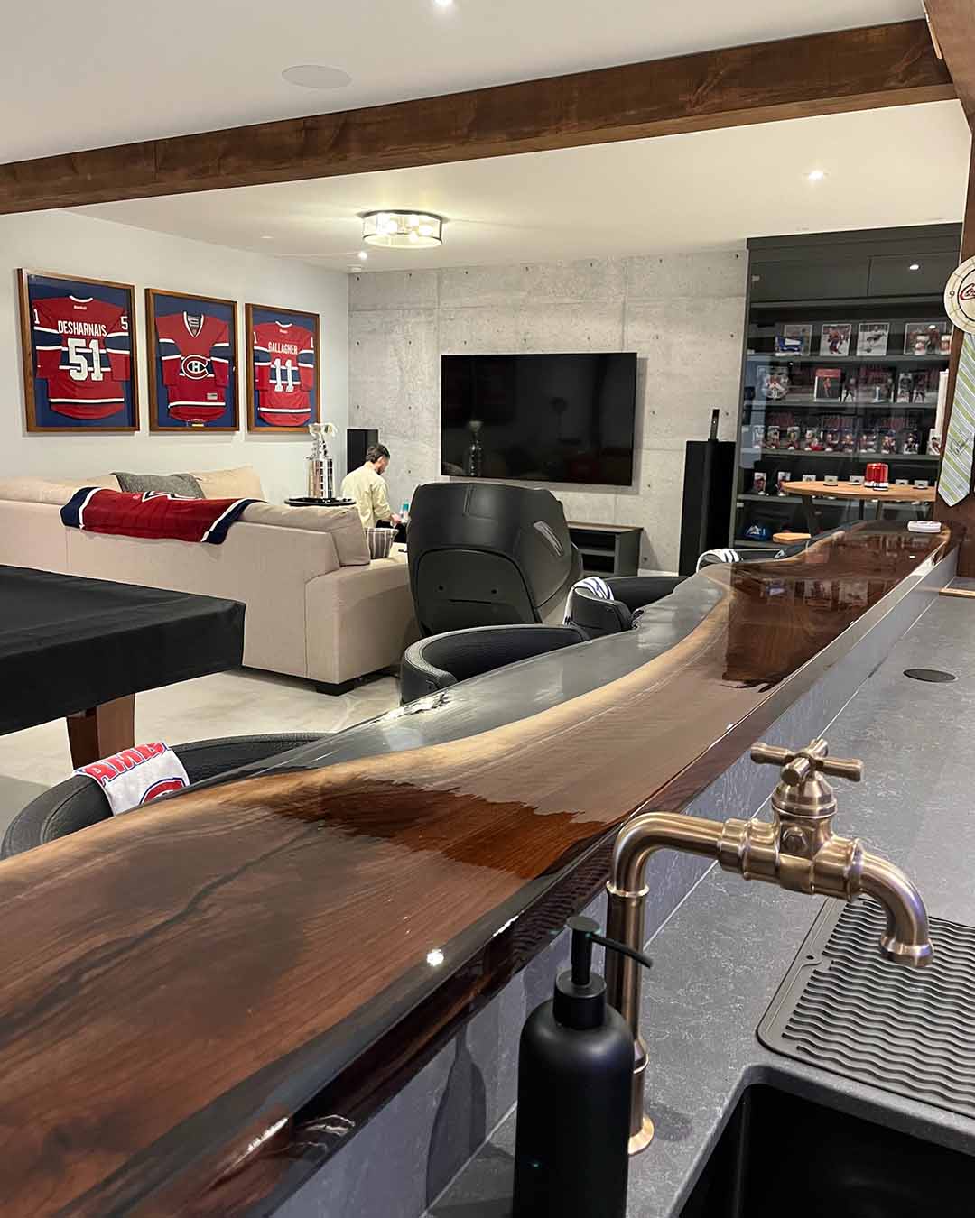 maison-cadieux-black-epoxy-wood-bar